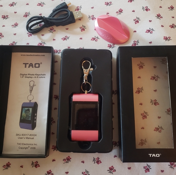Tao Pink 1.5 Digital Photo Keychain Clip- holds 100 Pictures! - Picture 4 of 9